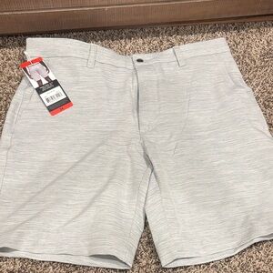 Callaway Men's Flat Front Shorts in Light Gray